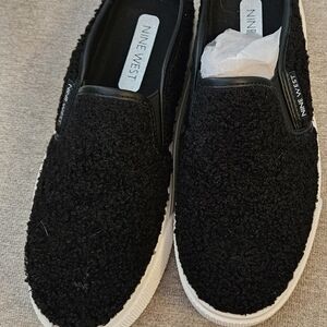 Nine West Womens Black Fuzzy Slip On